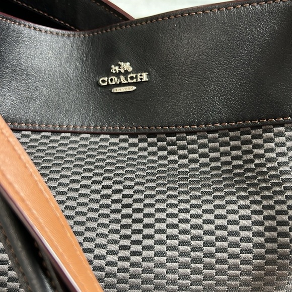 Coach Black & Brown Shoulder Handbag Features textured design & dual-tone straps - Picture 4 of 15